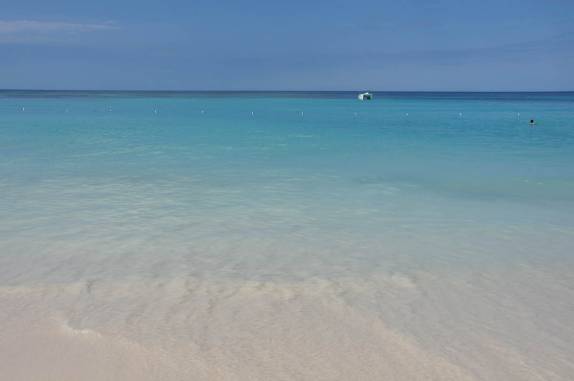 Olha só a cor do mar em Punta Cana, no litoral da República Dominicana!